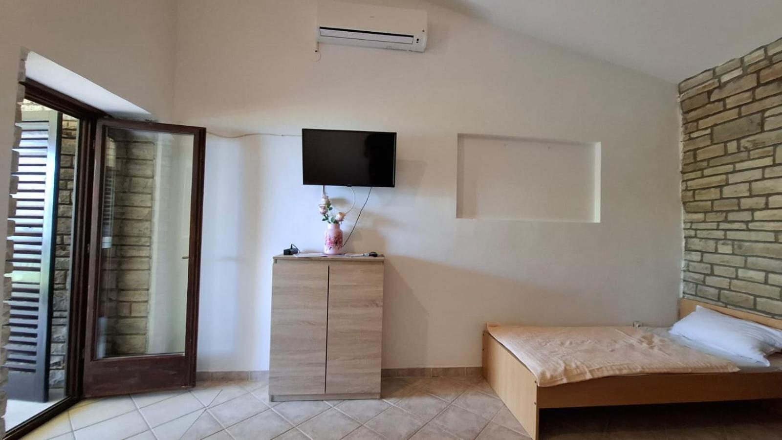 Apartman Karin Donji Karin Exterior foto